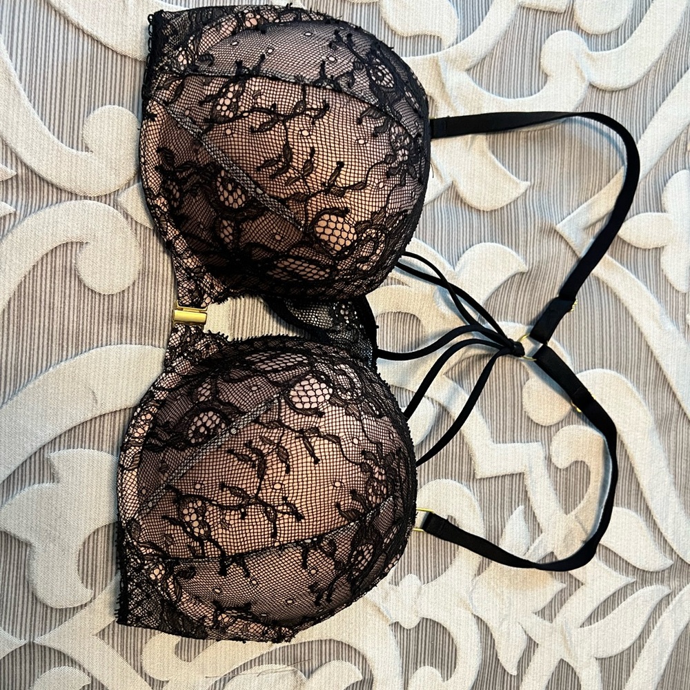 Victoria’s Secret bombshell bra